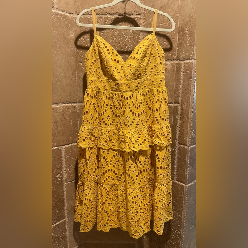 BCBGMAXAZRIA Yellow Eyelet Tiered Dress Size 8 NWT